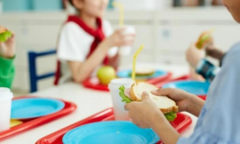 Μαθητές δηλητηριάστηκαν μαζικά από σχολικά γεύματα στη Λαμία- Το ξέσπασμα των γονιών τους